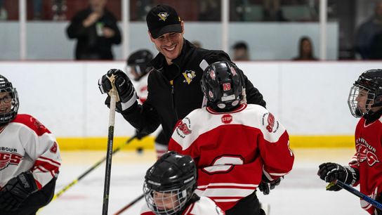 Crosby returns to childhood rink for practice, youth clinic taken in Cole Harbour, Nova Scotia (Penguins)